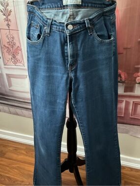 Women’s Straight Jeans in Classic Blue